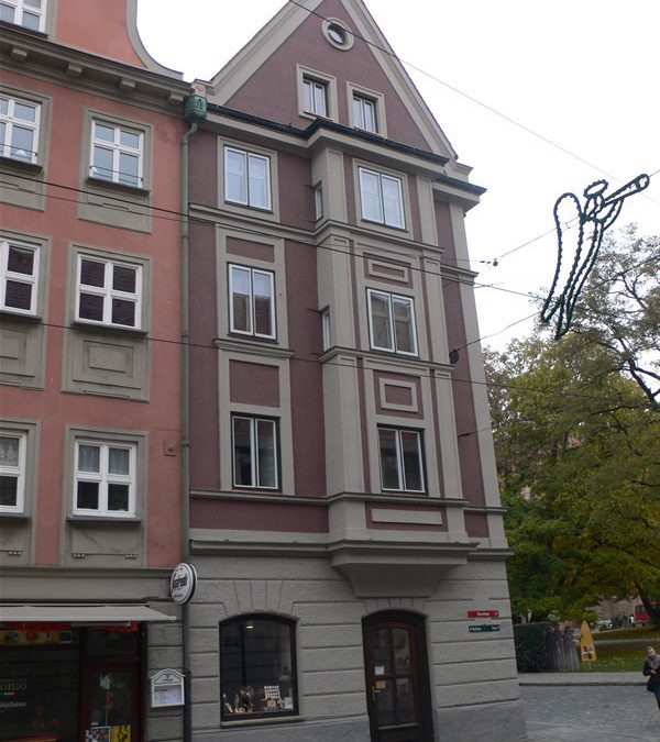 Umbau und Sanierung eines Wohn- und Geschäftshauses als Einzelbaudenkmal in Augsburg